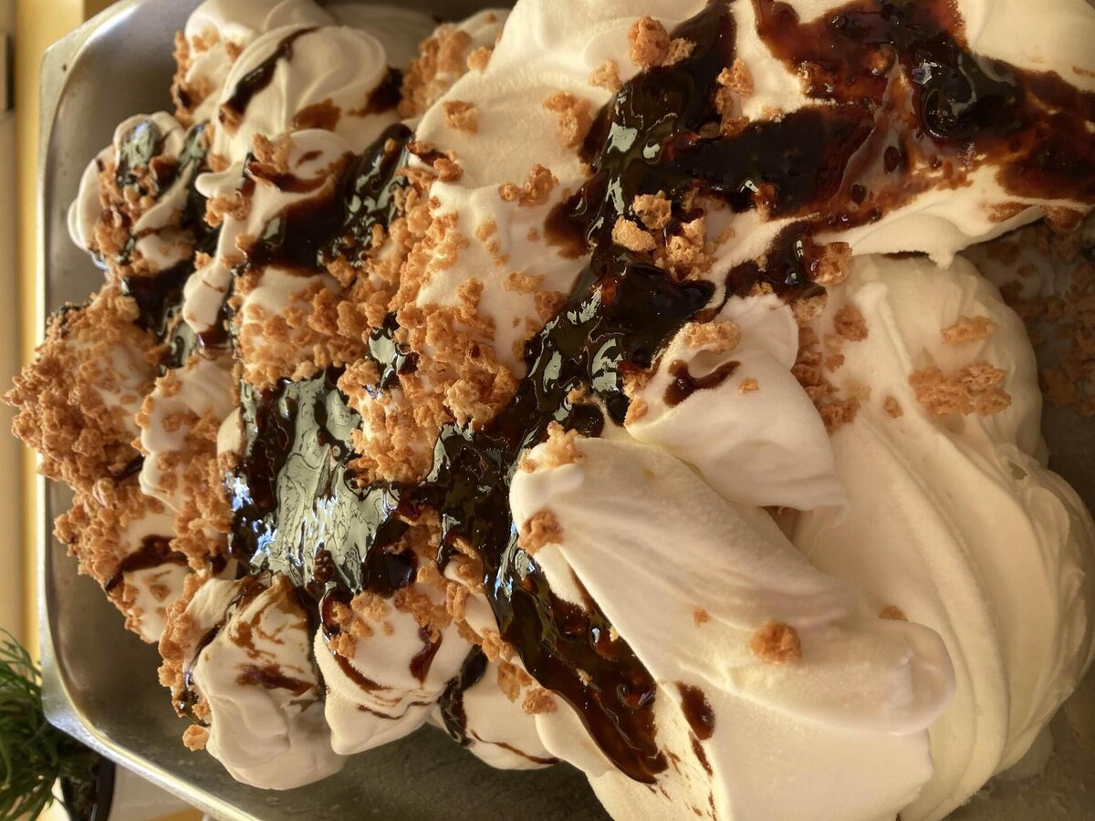 gelato di amaretto di Sassello e fichi neri carame